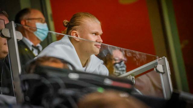 没哈兰德，进球和赢球真难！球迷推着多特主场连胜