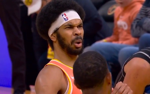 威廉希尔官网-自己都难以置信！贾勒特·阿伦罚篮很短三不沾 自己尴尬得笑了